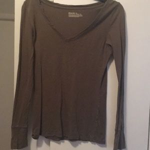 Green long sleeve v neck top